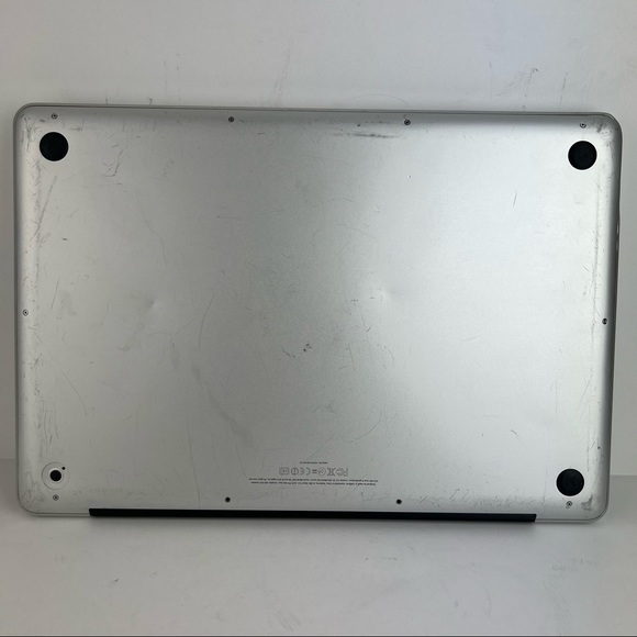 Apple MacBook Pro 15 inch Laptop • Intel Quad Core i7 • 16GB RAM 500 GB SSD - Picture 8 of 11